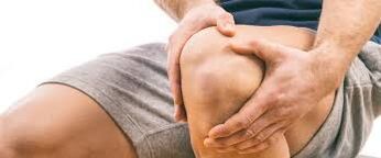 Крем Hondrostrong наносится на проблемные зоны.